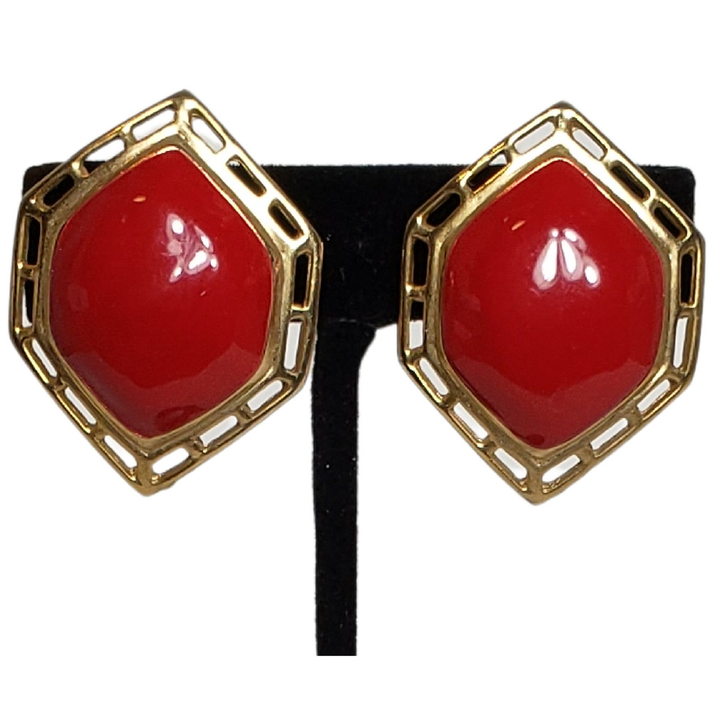 Elegant Hexagon Bliss: Red Enamel Gold-Lattice Clip-On Earrings